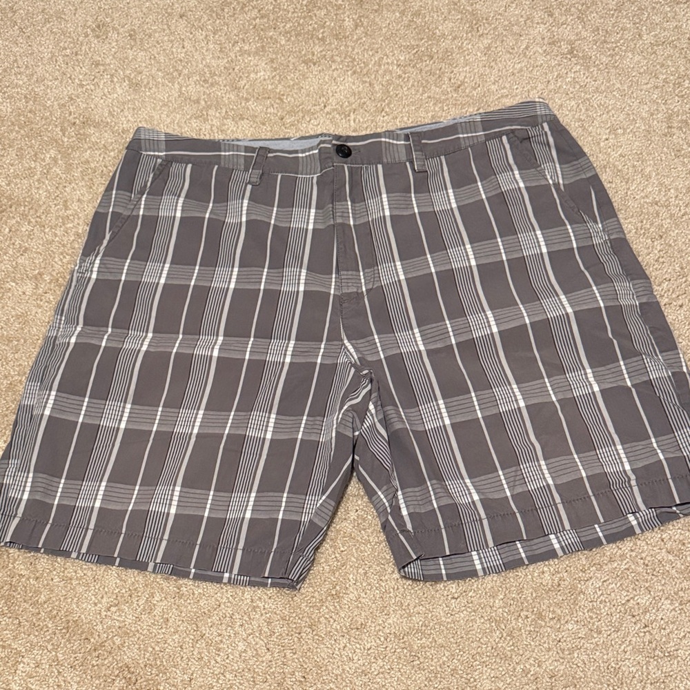 Croft & Barrow grey plaid men’s shorts sz 36